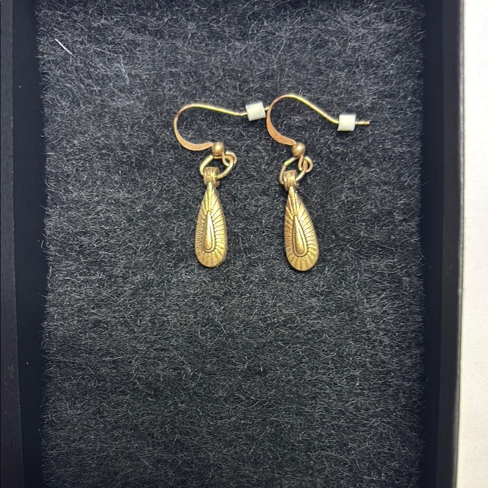 Vintage gold color tear drop dangling earrings